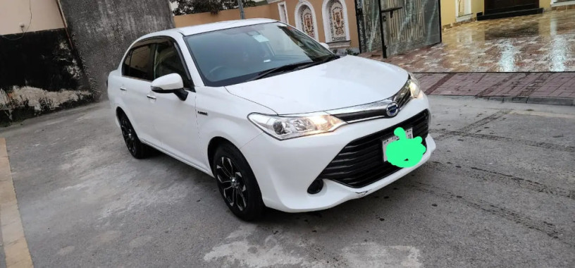toyota-corolla-axio-hybrid-15-2016-big-0