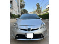 toyota-prius-alpha-g-small-1