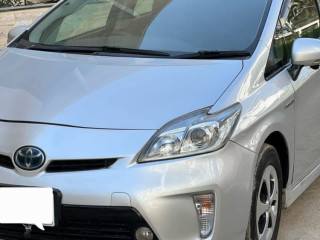 toyota-prius-alpha-g
