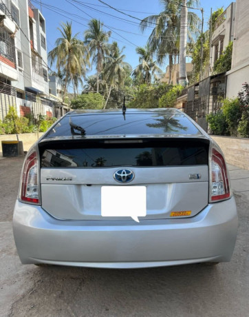 toyota-prius-alpha-g-big-7