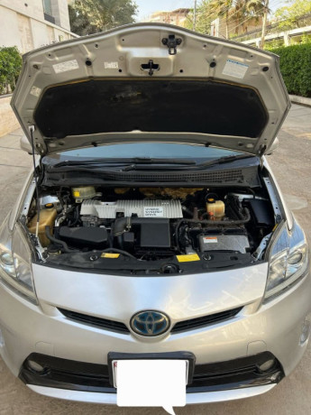 toyota-prius-alpha-g-big-2