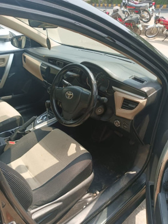 toyota-corolla-altis-x-manual-16-big-4
