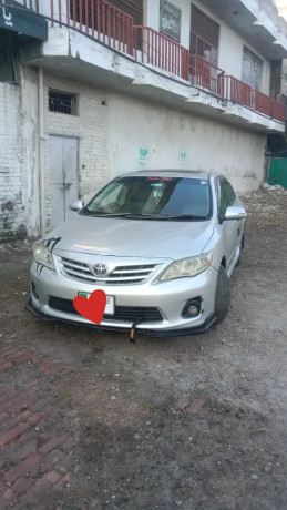 toyota-corolla-altis-2011-big-0
