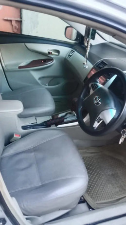 toyota-corolla-altis-2011-big-1