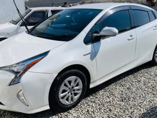 toyota-prius-alpha-s-l-selection
