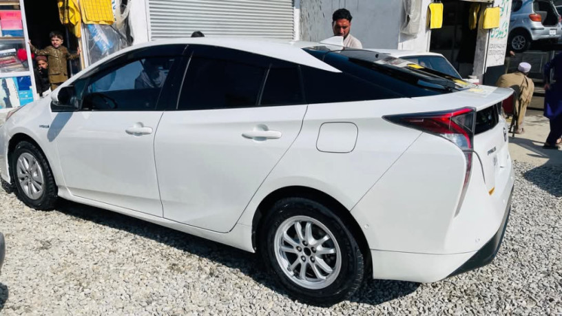 toyota-prius-alpha-s-l-selection-big-4