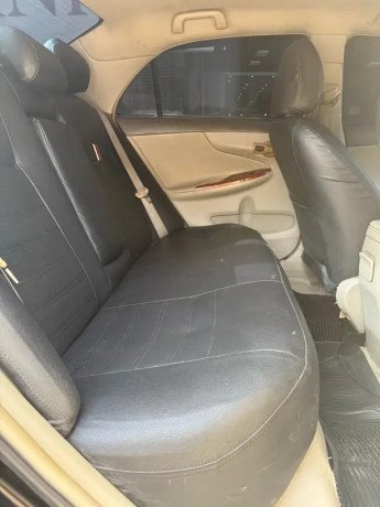 toyota-corolla-altis-2009-big-10