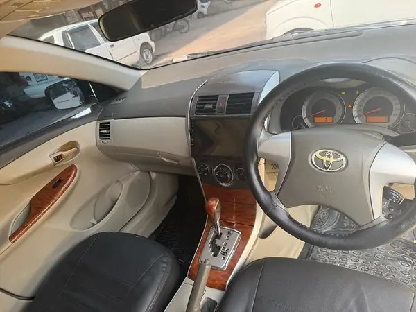 toyota-corolla-altis-2009-big-5