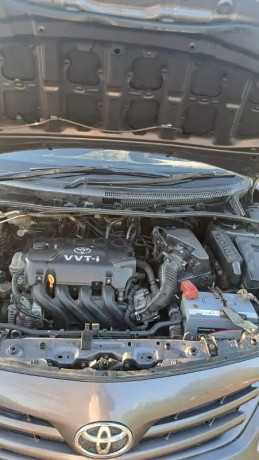 toyota-corolla-gli-2011-big-1