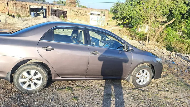 toyota-corolla-gli-2011-big-0