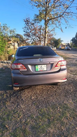 toyota-corolla-gli-2011-big-6