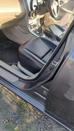 toyota-corolla-gli-2011-big-2