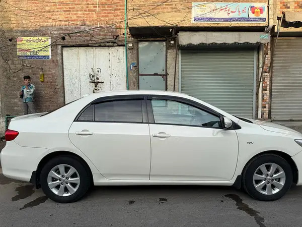 toyota-corolla-gli-2014-big-2