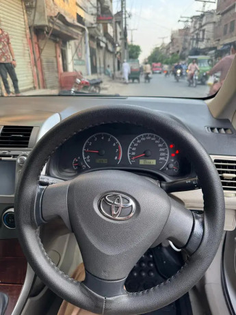 toyota-corolla-gli-2014-big-7