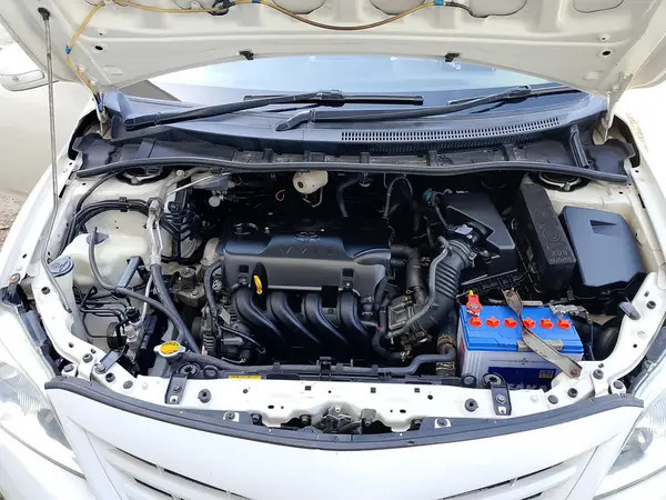 toyota-corolla-gli-2014-big-1