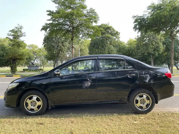 toyota-corolla-gli-13-vvti-2010-model-big-3