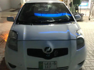 toyota-vitz-2005