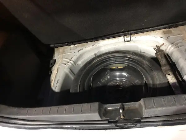 toyota-vitz-2005-big-5
