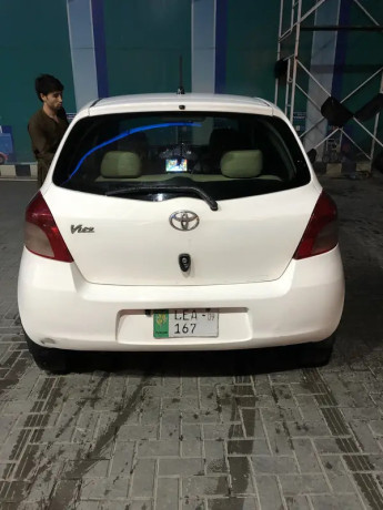 toyota-vitz-2005-big-9