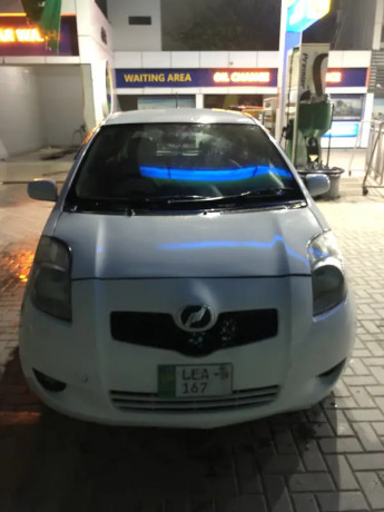 toyota-vitz-2005-big-0