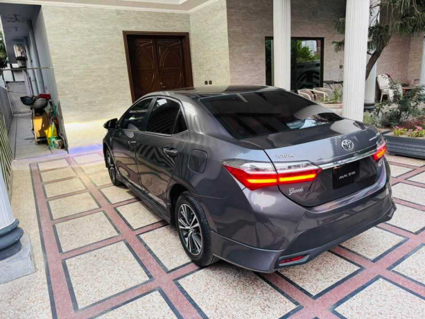 toyota-corolla-altis-x-cvt-i-18-big-4