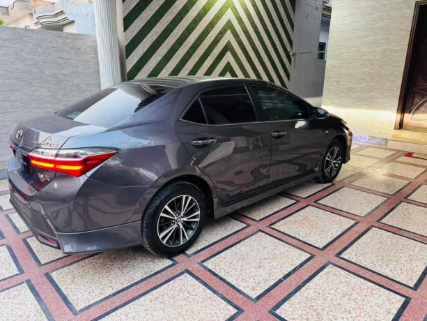 toyota-corolla-altis-x-cvt-i-18-big-2