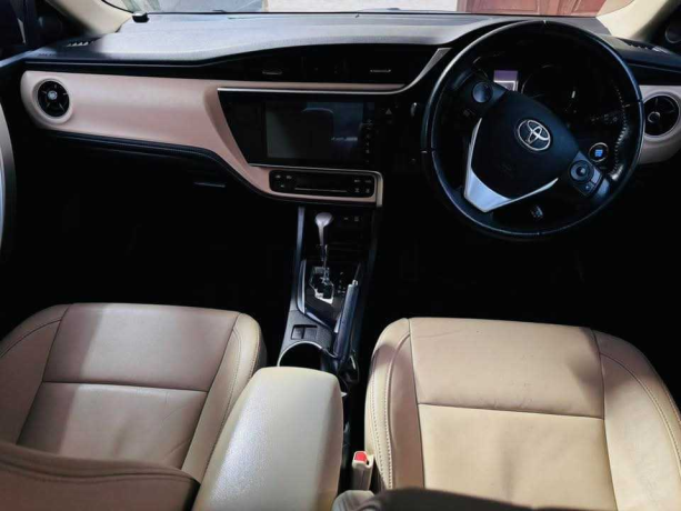 toyota-corolla-altis-x-cvt-i-18-big-9