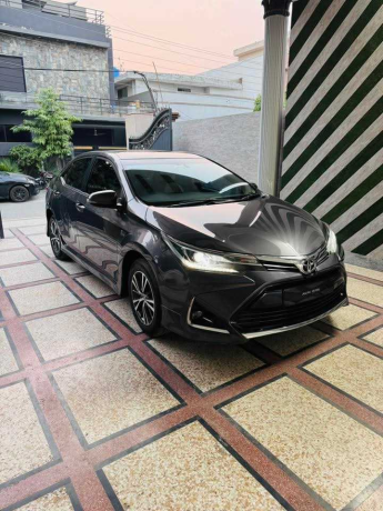 toyota-corolla-altis-x-cvt-i-18-big-0