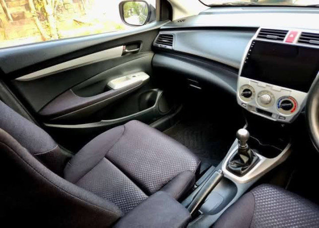 honda-city-12l-mt-big-5