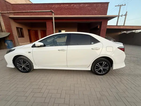 toyota-corolla-altis-grande-x-cvt-i-2021-18-big-3