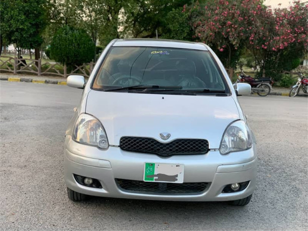 toyota-vitz-f-10-big-6