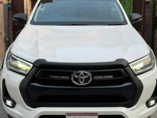 toyota-hilux-revo-g-automatic-28