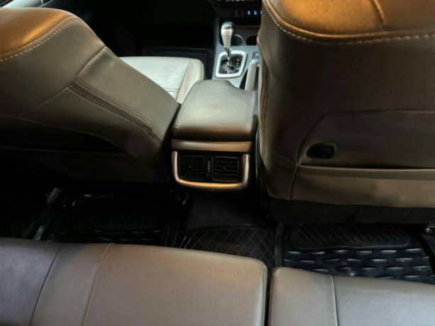 toyota-hilux-revo-g-automatic-28-big-6