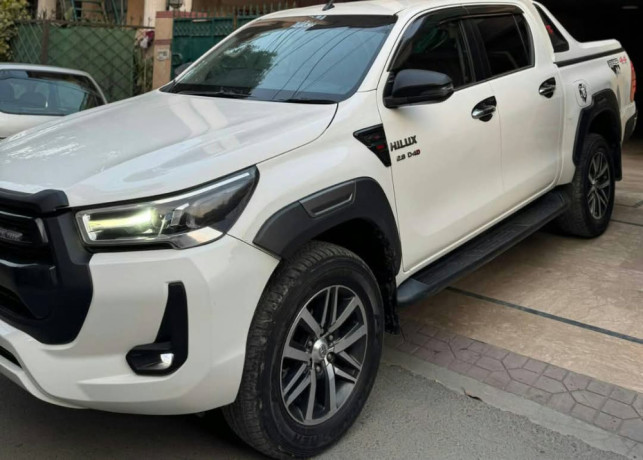 toyota-hilux-revo-g-automatic-28-big-1