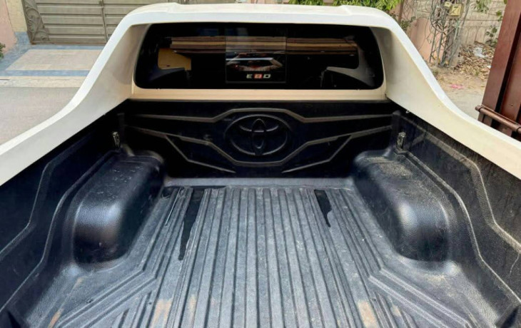 toyota-hilux-revo-g-automatic-28-big-5
