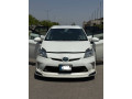 toyota-prius-alpha-g-small-0