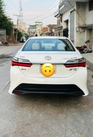 toyota-corolla-altis-x-cvt-i-18-big-1