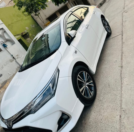 toyota-corolla-altis-x-cvt-i-18-big-2