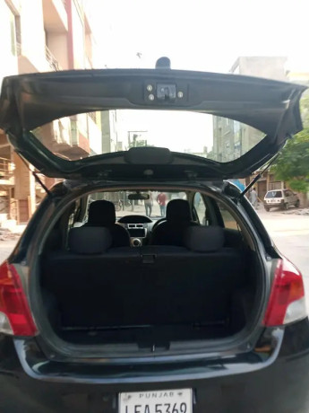 toyota-vitz-2010-big-6