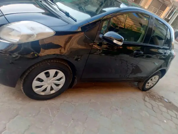 toyota-vitz-2010-big-5