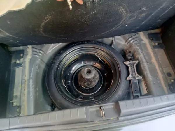 toyota-vitz-2010-big-3