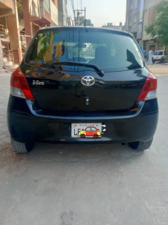 toyota-vitz-2010-big-7