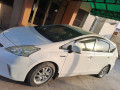 toyota-prius-alpha-s-small-1