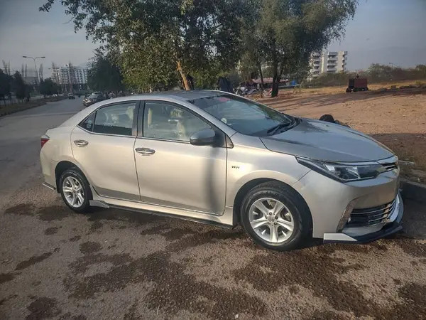 toyota-corolla-gli-2019-registered-big-5