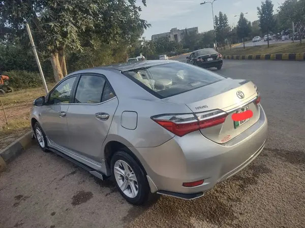 toyota-corolla-gli-2019-registered-big-4
