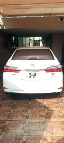 toyota-corolla-altis-16-x-cvt-i-special-edition-big-1
