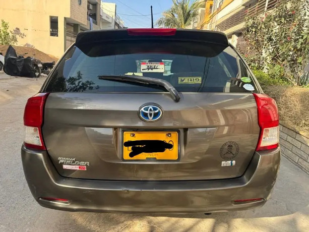 toyota-corolla-fielder-2013-big-1
