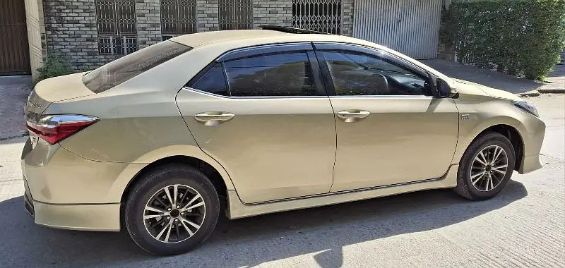 toyota-corolla-altis-grande-2015-autimatic-18-full-option-big-7