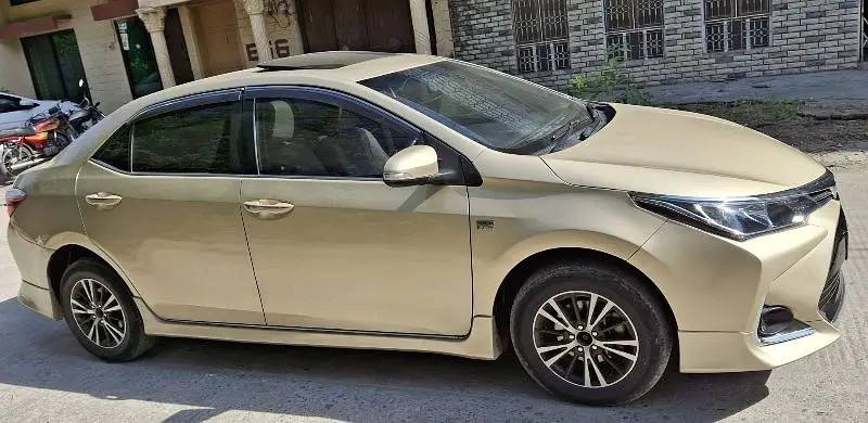 toyota-corolla-altis-grande-2015-autimatic-18-full-option-big-5