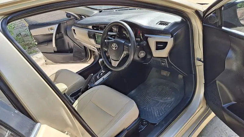 toyota-corolla-altis-grande-2015-autimatic-18-full-option-big-3